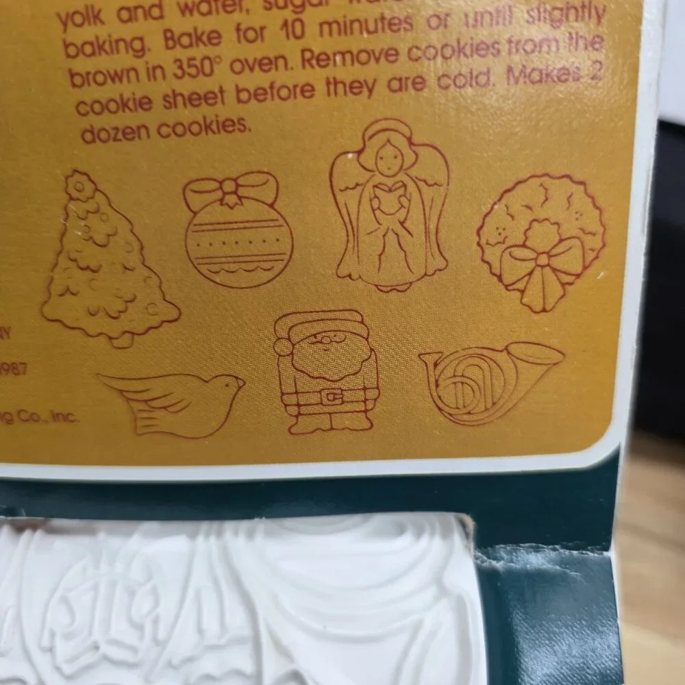 Hutzler Cutout COOKIE Santa 1987 Roll 'Em Christmas Cookie Roller 7 Designs New